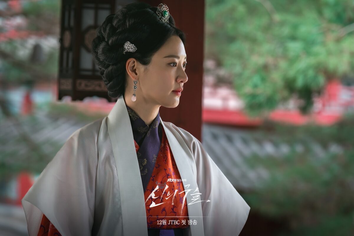 claudia-kim-sacred-jewel3