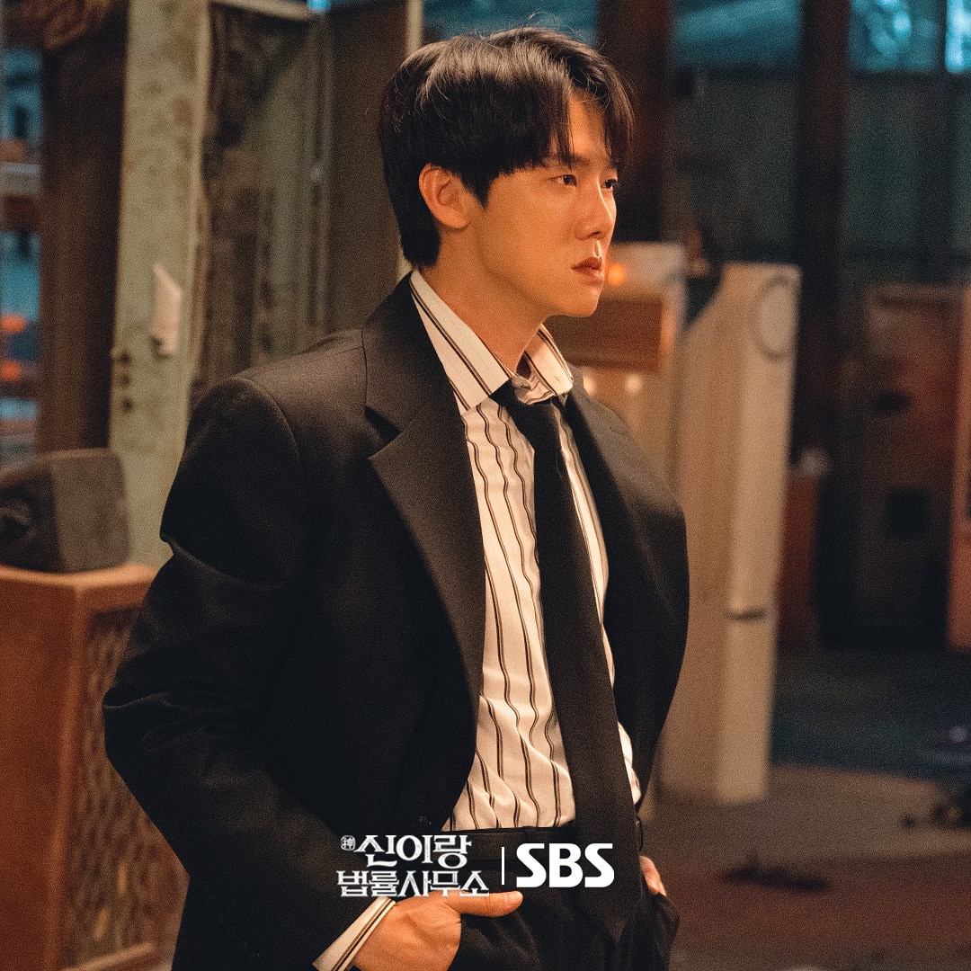 yoo-yeon-seok-phantom-lawyer-still