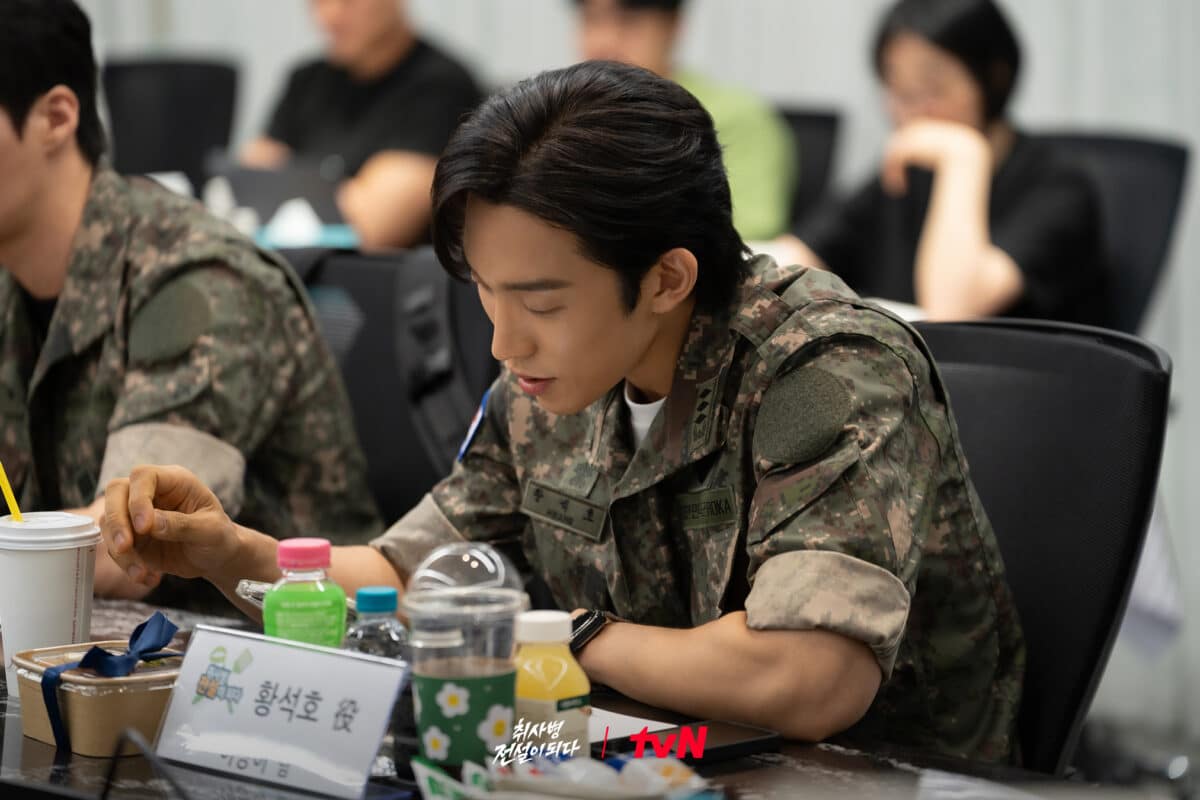 kitchen-soldier-script-reading1