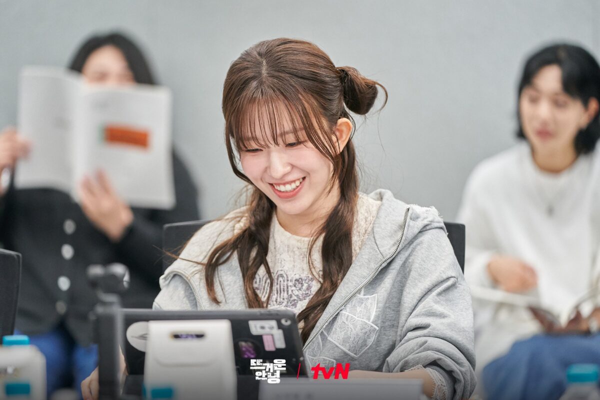 happy-anding-yoon-ga-yi