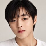 park-ji-hoon-holds-onto-night