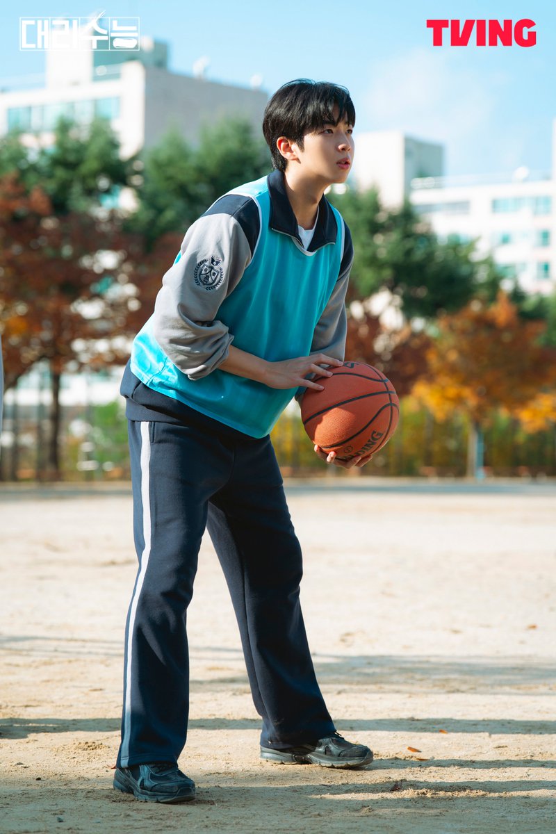 The-Substitute-stills1